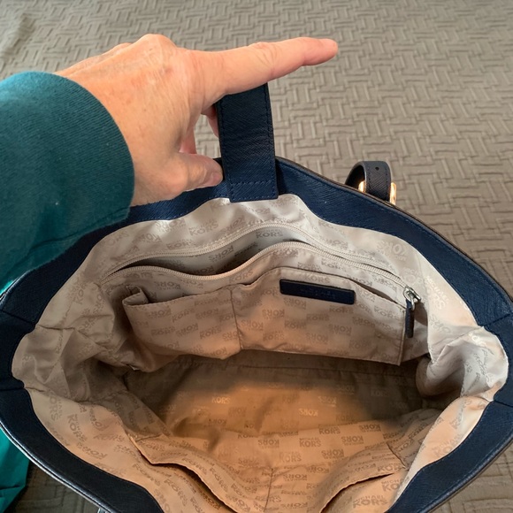 Authentic Michael Kors Bag - Picture 3 of 8